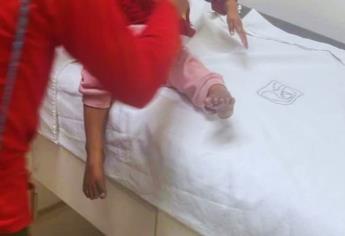 Niña de jornaleros cae presuntamente de una camioneta en Villa Unión 