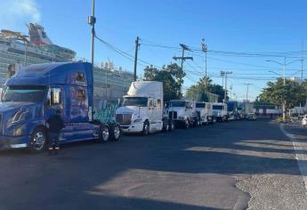 Transportistas se manifiestan por inseguridad en carreteras; en Mazatlán se unen al movimiento nacional 