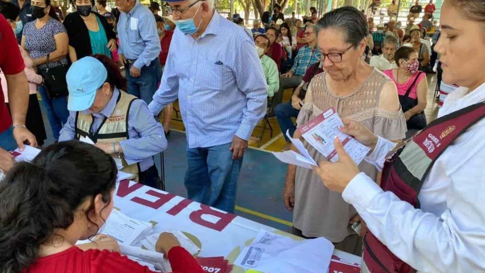 Pensión Bienestar: ¿qué pasa si no retiras los 12 mil pesos de tarjeta?