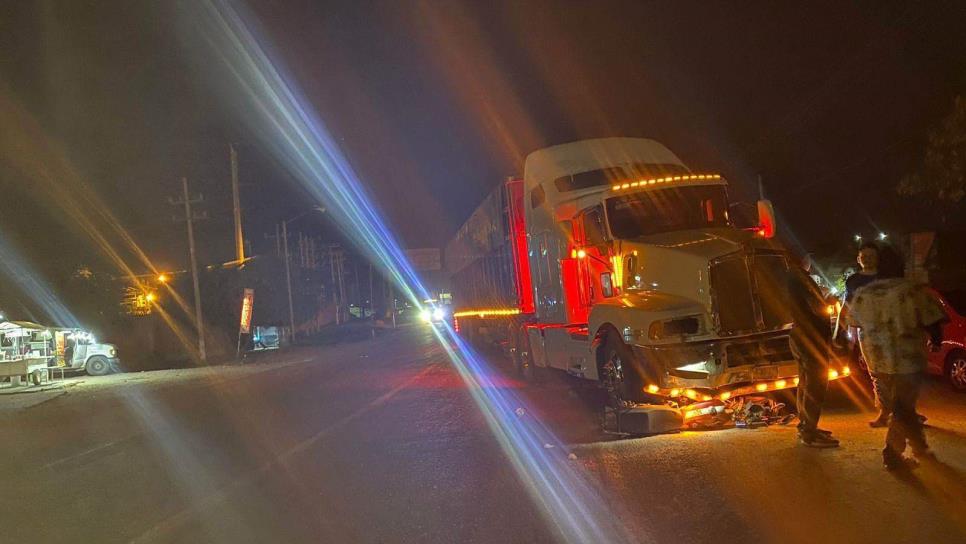 Motociclista termina herido de gravedad tras impactarse contra un tráiler en Villa Unión Motociclista termina herido de gravedad tras impactarse contra un tráiler en Villa Unión
