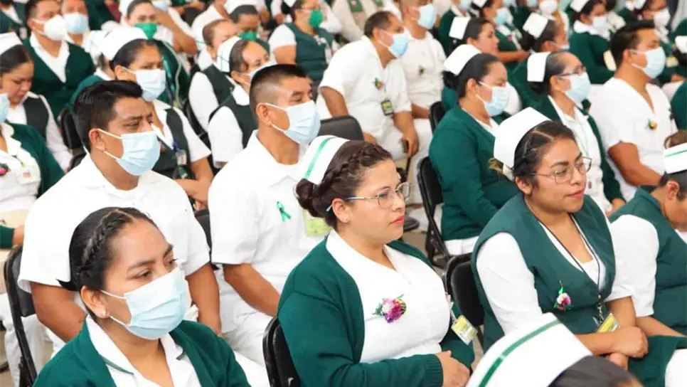 FOTO: Bono del IMSS a enfermeros.