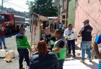 Explota tanque de gas en taquería y deja cuatro lesionados