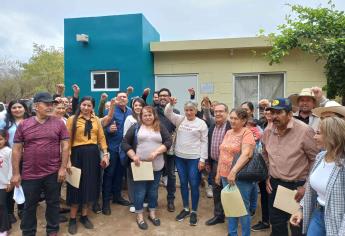 Gámez Mendívil beneficia a familias de Imala con entrega de 23 viviendas