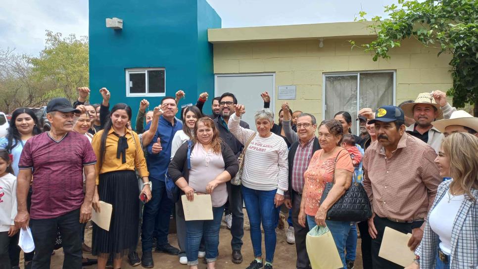Gámez Mendívil beneficia a familias de Imala con entrega de 23 viviendas