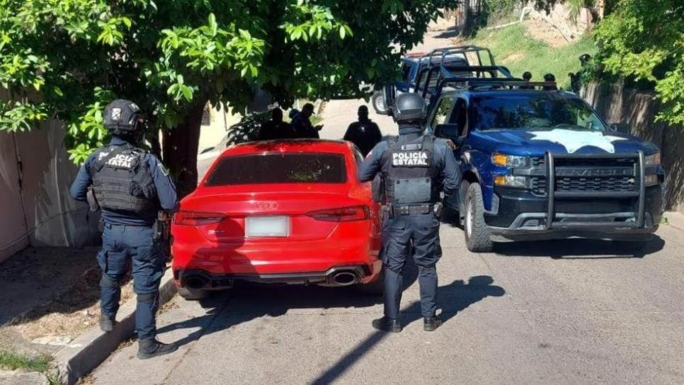 Policías Estatales aseguran un vehículo y un arma en la colonia Salvador Alvarado