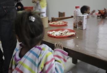 Instalan guardería en Ruiz Cortines para hijos de jornaleros, hoy fueron 17 niños