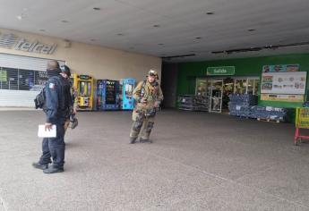 Fuerte olor a químicos en supermercado moviliza a Bomberos en Culiacán