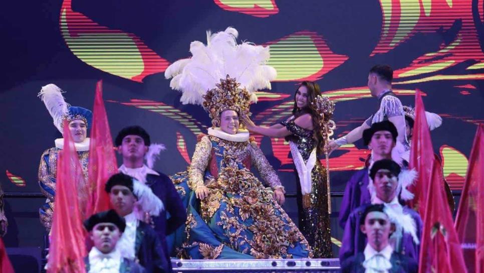 Coronan a Héctor Limón como Rey de la Alegría del Carnaval de Mazatlán 2024 