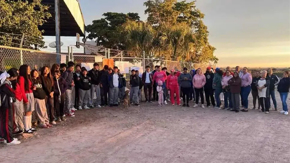 Padres de familia toman otra escuela en Ahome por falta de maestros