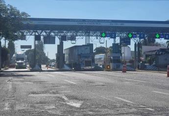 Despojan tráiler a mano armada cerca de la caseta de Costa Rica en Culiacán