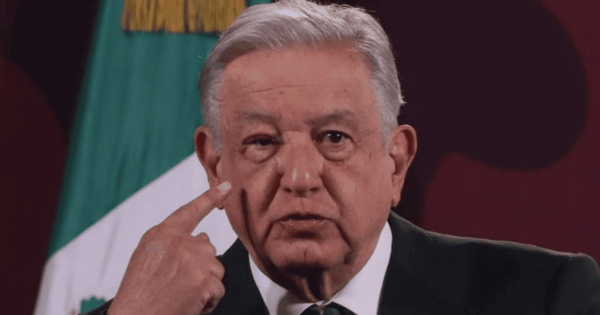 AMLO con el ojo hinchado. | FOTO: Redes.