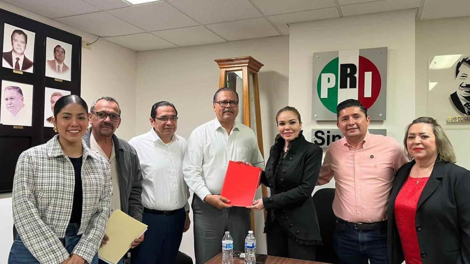 «Mingo» Vázquez firma candidatura común con el PRI por la alcaldía de Ahome