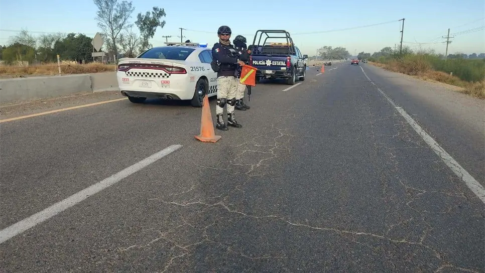 Hombre pierde la vida en trágico accidente sobre la México 15 en Guasave. | FOTO: Cortesía.