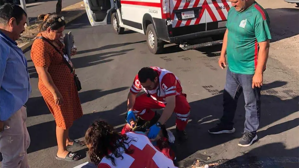 Un menor resultó herido al ser atropellado en la colonia Emiliano Zapata en Culiacán