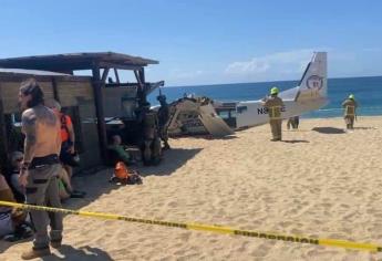 Avioneta aterriza de emergencia en playa de Puerto Escondido; hay un muerto y cinco heridos