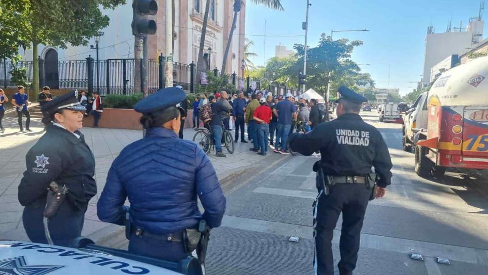 Manifestantes de la UAS cierran la Obregón en Culiacán y provocan caos vial
