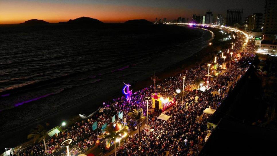 Durante el desfile del Carnaval 600 mil personas acudieron al Malecón de Mazatlán 