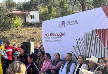 Alcalde de Badiraguato ilumina la calle principal de Surutato con una inversión de 4 mdp