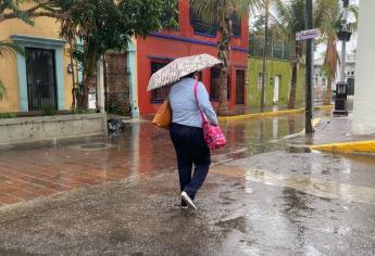 En Mazatlán se cumplen 24 hrs de lluvia y deja calles inundadas en el Centro 