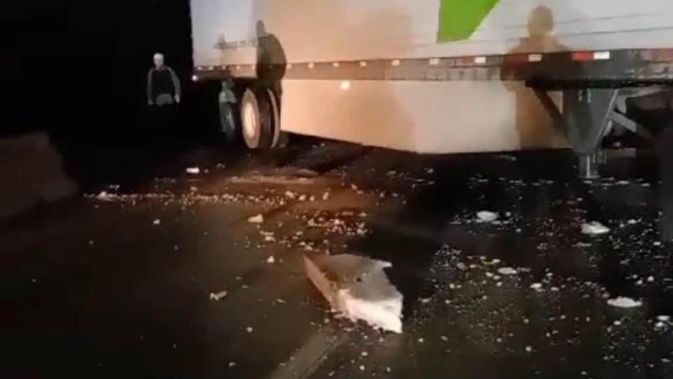 Tráiler protagoniza aparatoso accidente vial y obstruye autopista Mazatlán-Culiacán