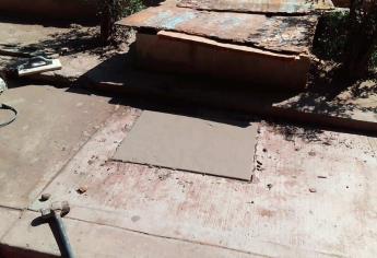 Ayuntamiento de Navolato tapa profundos hoyos en la plazuela Vicente Guerrero 