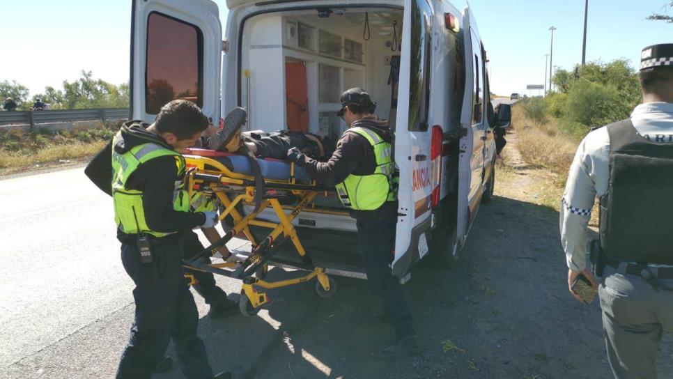 Motociclista termina grave tras salirse de la carretera federal México 15 en Ahome