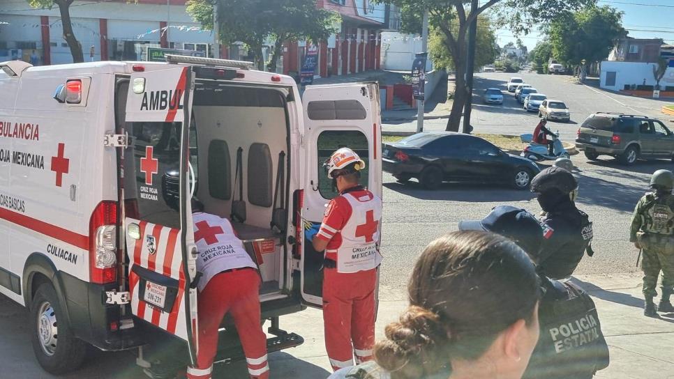 Joven herido de bala llega a farmacia a pedir auxilio en Culiacán