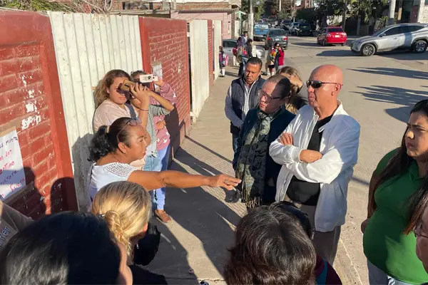 Padres de familia «truenan» por fusión inesperada de turnos en primaria de Mazatlán Padres de familia «truenan» por fusión inesperada de turnos en primaria de Mazatlán