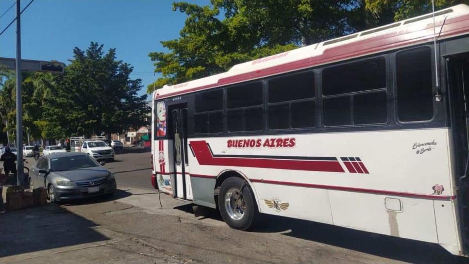 Mujer resulta herida tras ser atropellada por camión urbano en Culiacán