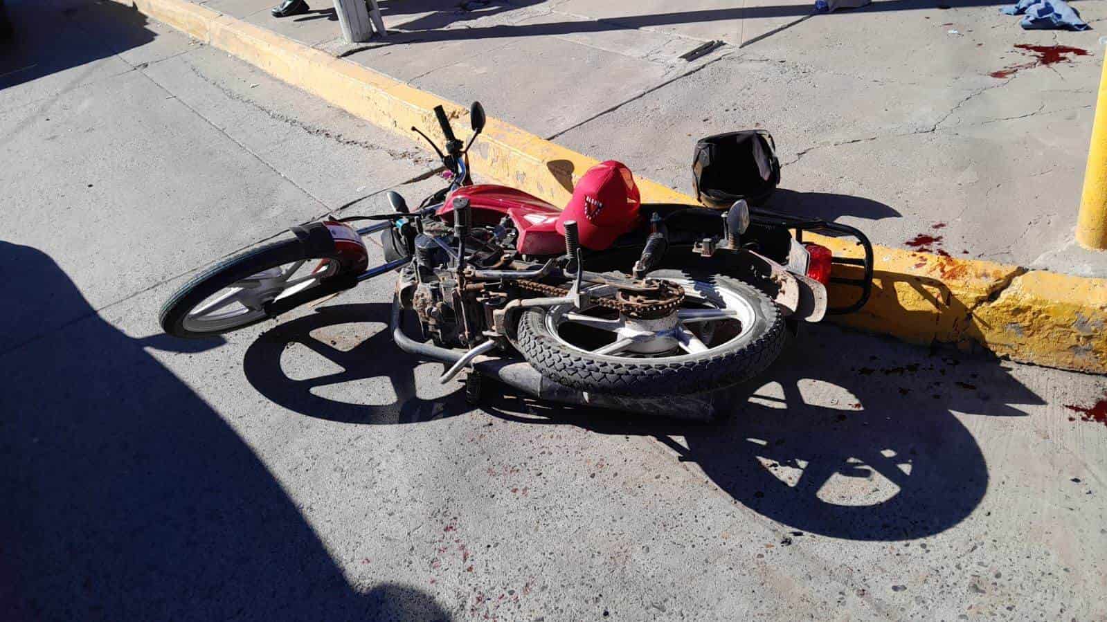 Motociclista termina con lesiones graves tras accidente con un vehículo en Guasave. | FOTO: Cortesía.