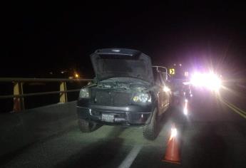 Se incendia camioneta sobre la carretera Mazatlán-Durango, en Concordia