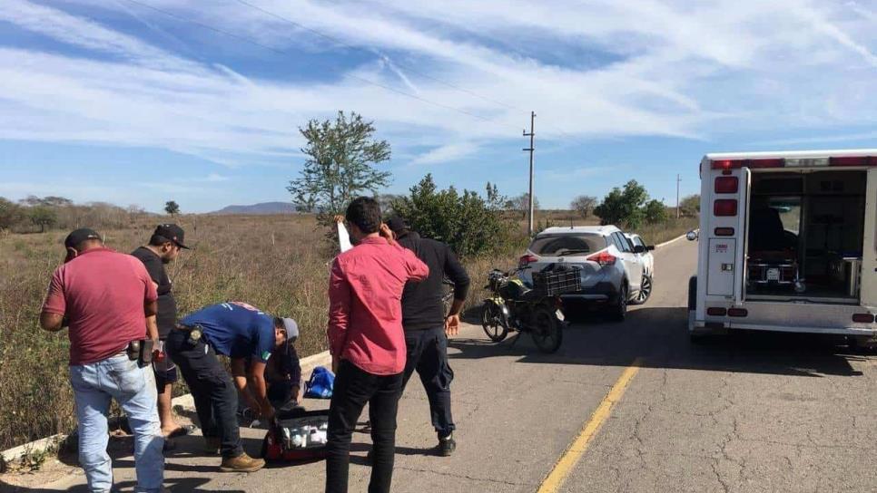 Motociclista resulta lesionado tras derrapar en la carretera estatal Villa Unión-La Amapa, en Mazatlán