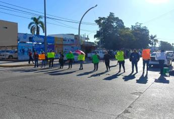 Radicalizan acciones Viudas de Policias, bloquean avenida Cuauhtémoc en Los Mochis