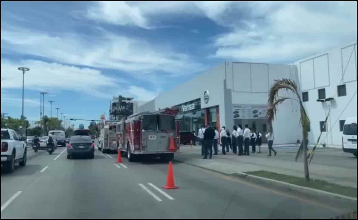 Agencia de carros registra conato de incendio en Mazatlán 