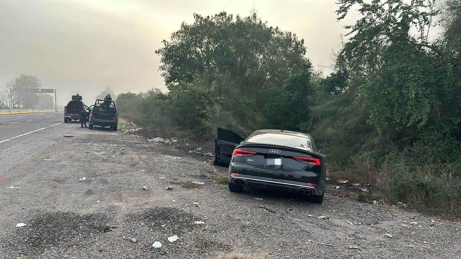 Policías aseguran vehículo robado en persecución en Navolato. | FOTO: Cortesía.