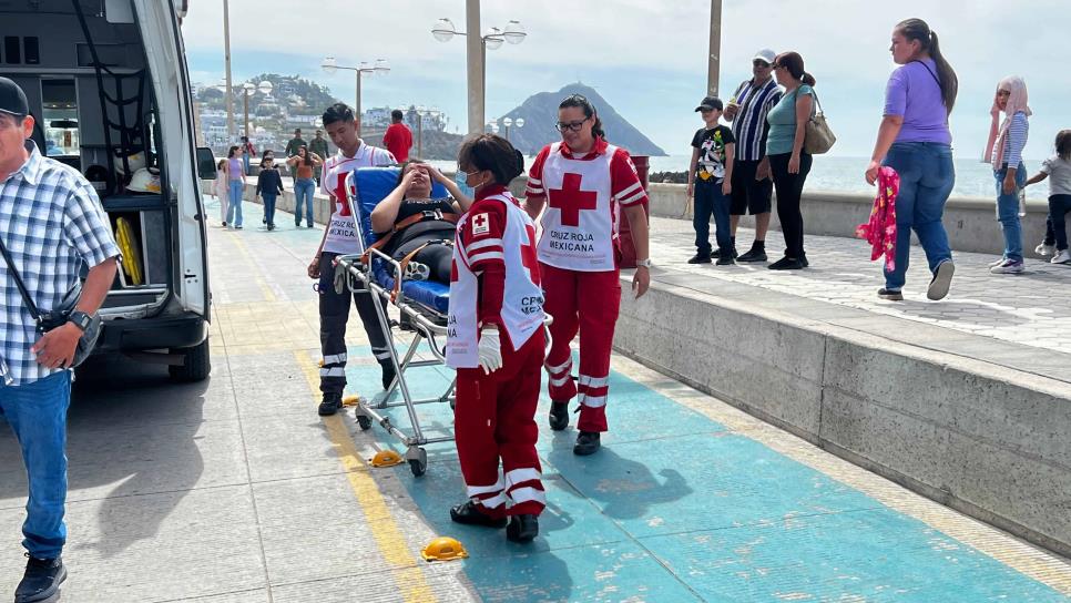 Vehículo de AMLO atropella a una mujer en Mazatlán