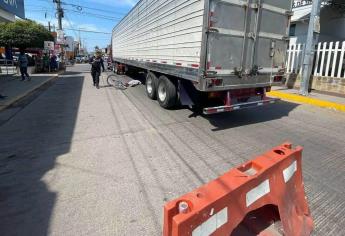 Tráiler atropella y mata a un ciclista en Escuinapa