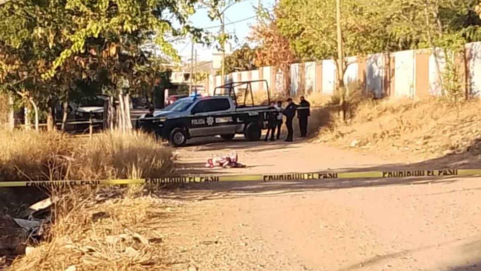Tiran otro cuerpo sin vida a espaldas de una escuela primaria en Culiacán