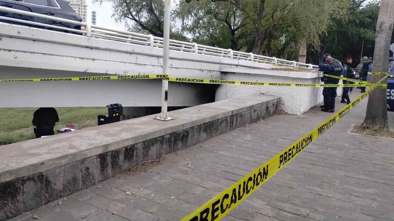 El tétrico hallazgo causó asombro en los peatones.