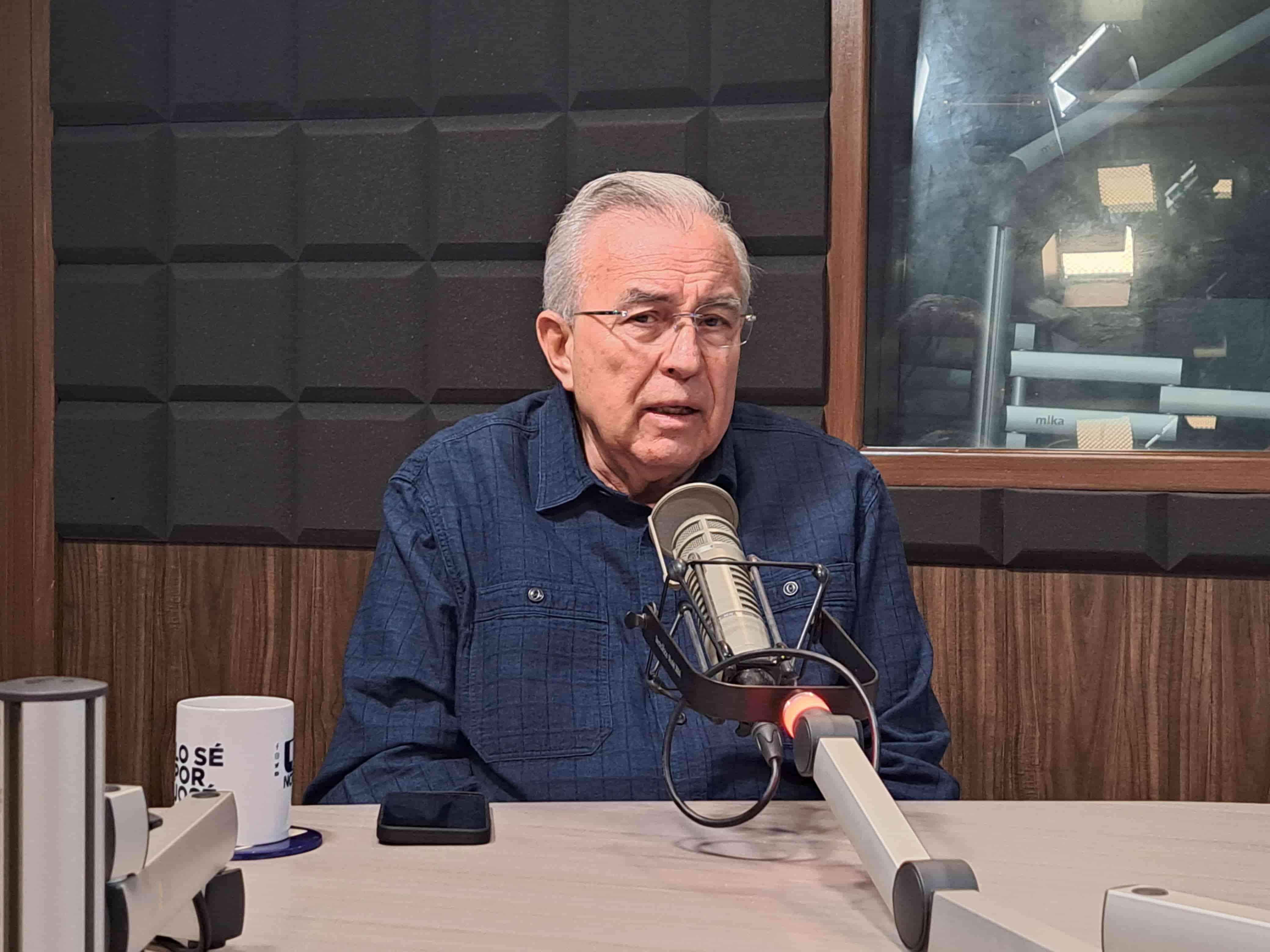 Rubén Rocha Moya en el estudio de Luz Noticias. FOTO: Eduardo Bórquez