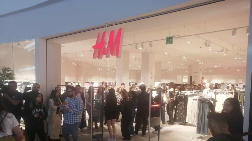 H&M abre su segunda tienda en Culiacán y la abarrotan tras corte de listón