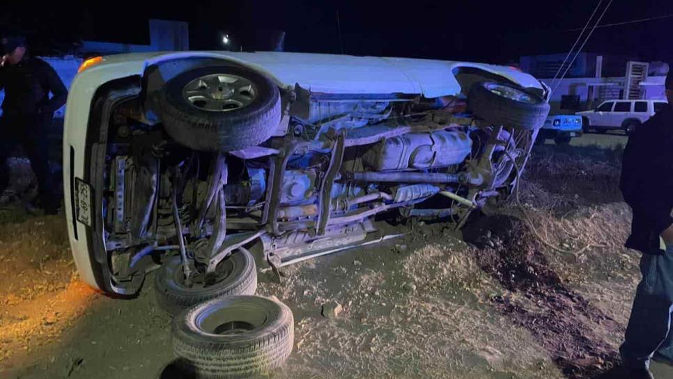 Joven vuelca y abandona la camioneta en Guasave, sufrió lesiones menores