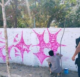 «Grafitero» es sorprendido y obligado a resarcir el daño en barda de colonia de Mazatlán