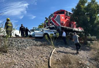 Una mujer y un menor resultaron heridos tras ser embestidos por el tren en Villas del Río en Culiacán