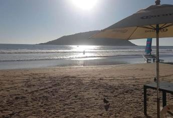 Policía Acuática de Mazatlán salva a dos personas de perecer en playas