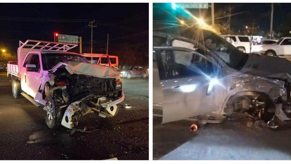Camionetas terminan destrozadas en aparatoso choque en Culiacán