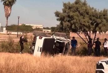 Conductor choca por alcance y vuelca su Jeep sobre la carretera Mochis-Ahome