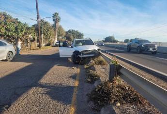 Destrozada quedó una camioneta de lujo que se accidentó en el campo El Diez de Culiacán 