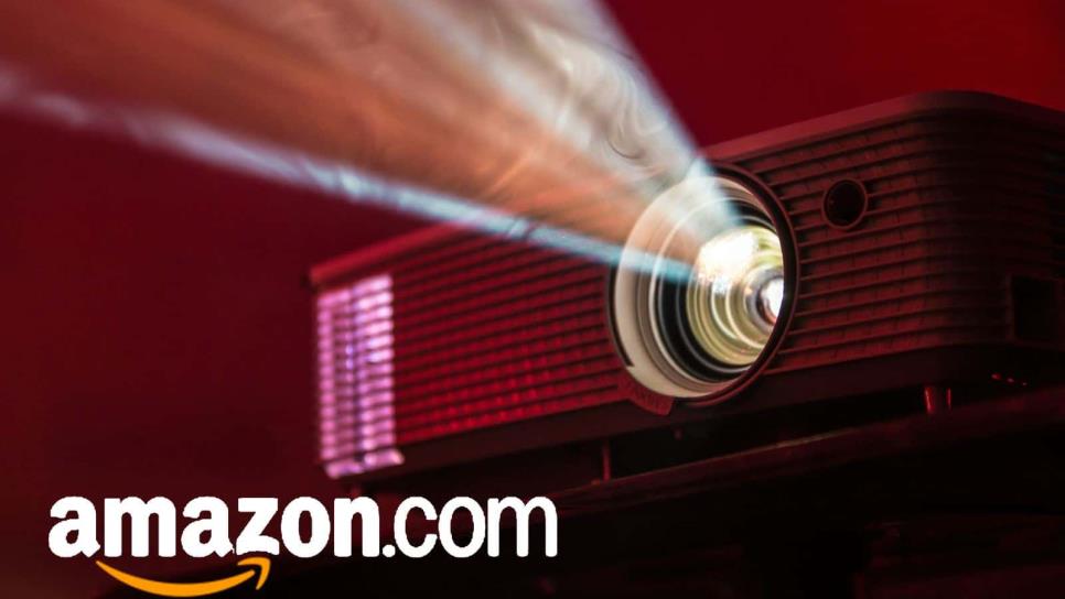 Amazon remata proyector portátil marca Samsung; es ideal para ver películas al aire libre