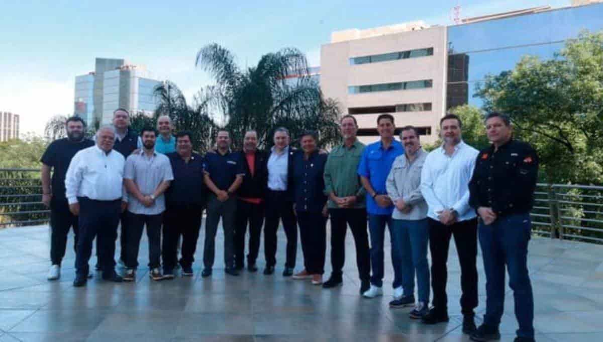 Los 10 presidentes estuvieron presentes en la junta. FOTO: Cortesía